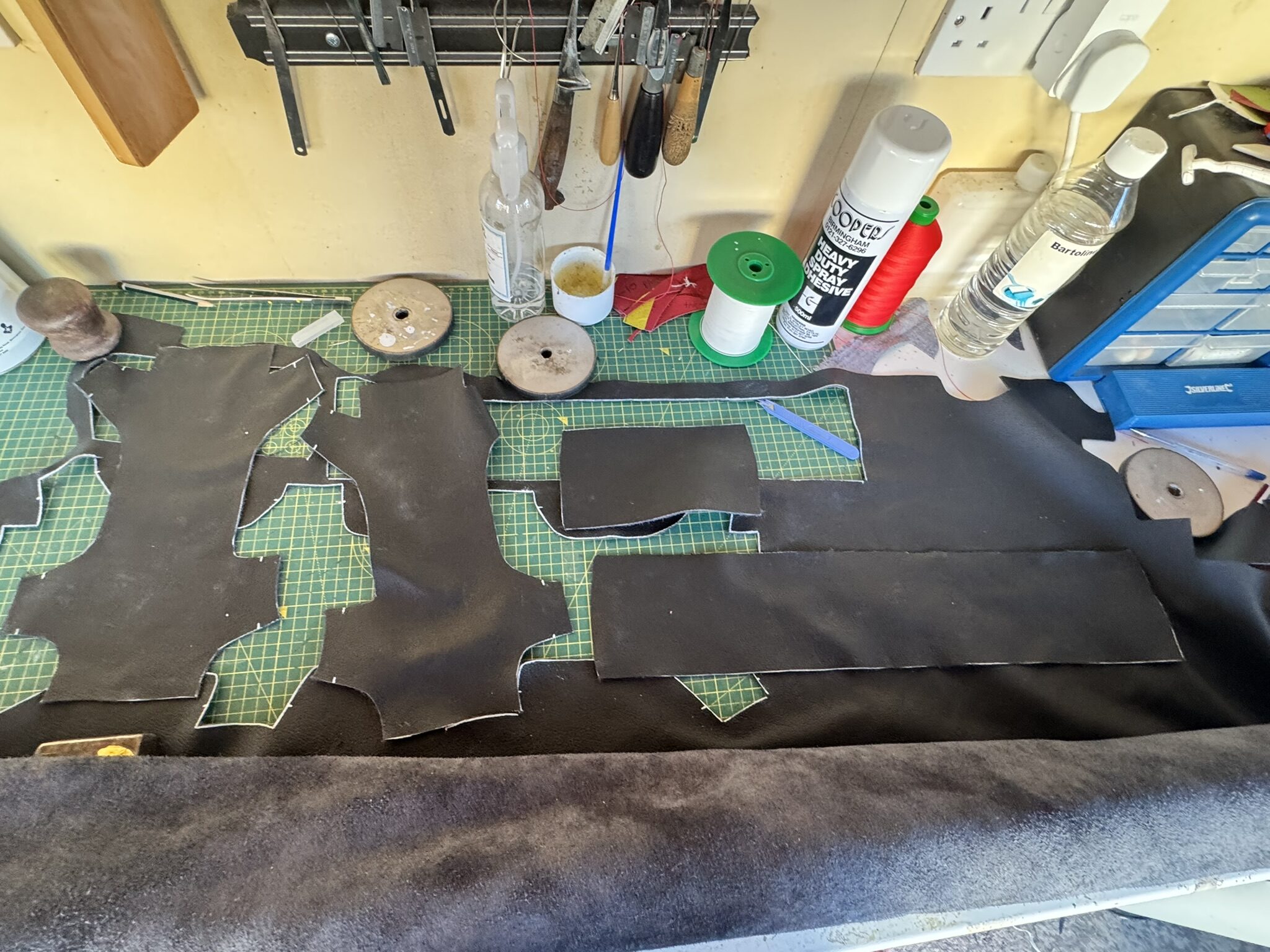Custom leather steering wheel retrim pattern